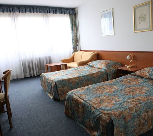 Hotel I