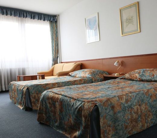 Hotel I