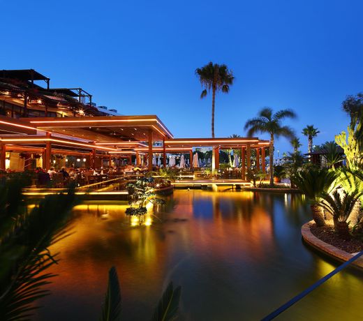 Four Seasons Hotel