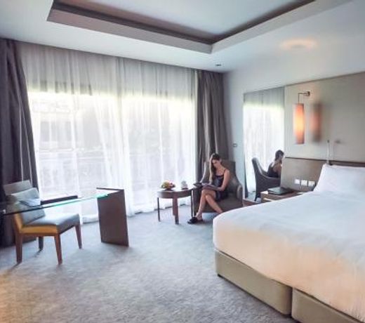 Dusit Thani LakeView Cairo