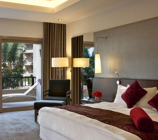 Dusit Thani LakeView Cairo
