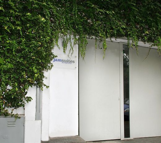 Jam Suites Boutique Hotel