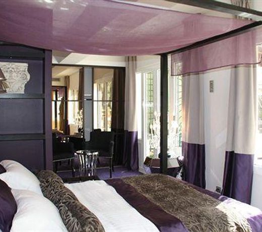 VOGUE HOTEL