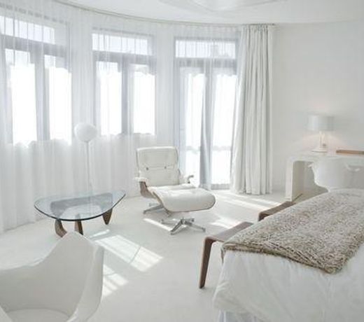 HOTEL 111