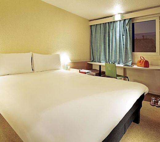 ibis Carcassonne Est la Cite