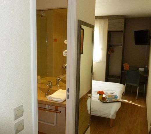 Kyriad Direct Chartres Est