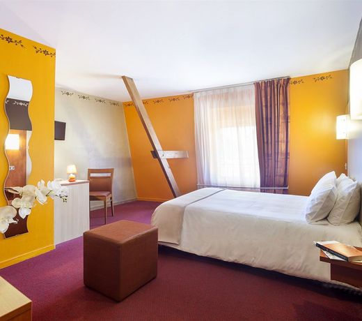 BRIT HOTEL Le Lion d'Or CHINON