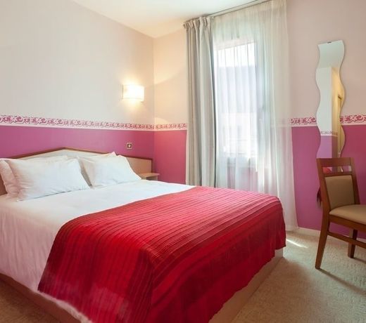 BRIT HOTEL Le Lion d'Or CHINON
