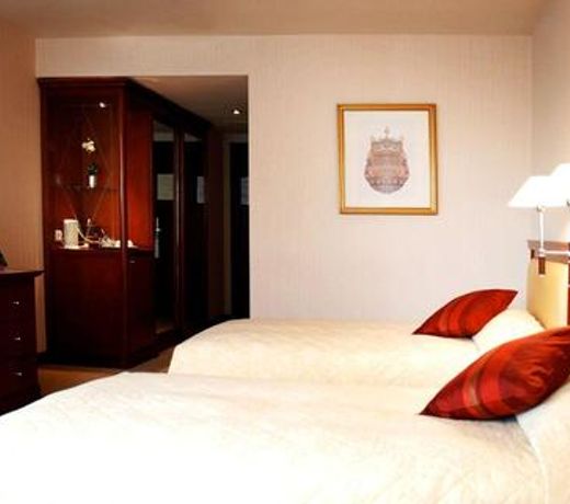 Evergreen Laurel Hotel