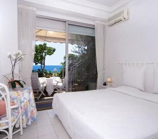 Hôtel Le Roquebrune