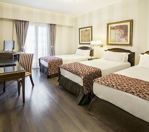 Claridge Hotel
