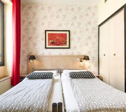 Villa Saint Exupery Beach Hostel