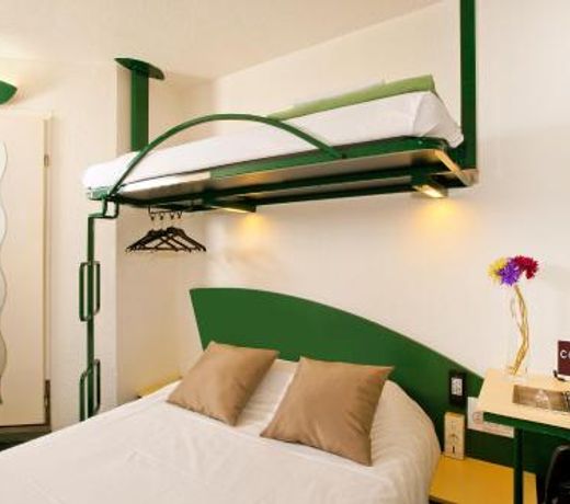 Hotel Cerise Lens