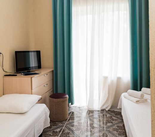 Ev Roshel Hotel