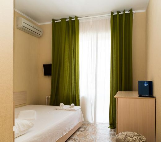 Ev Roshel Hotel