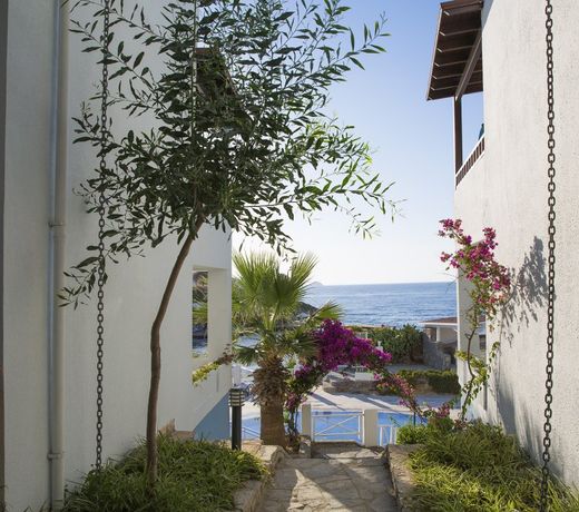 YAZ Beach Hotel