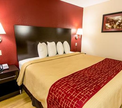 Red Roof Inn PLUS+ Huntsville