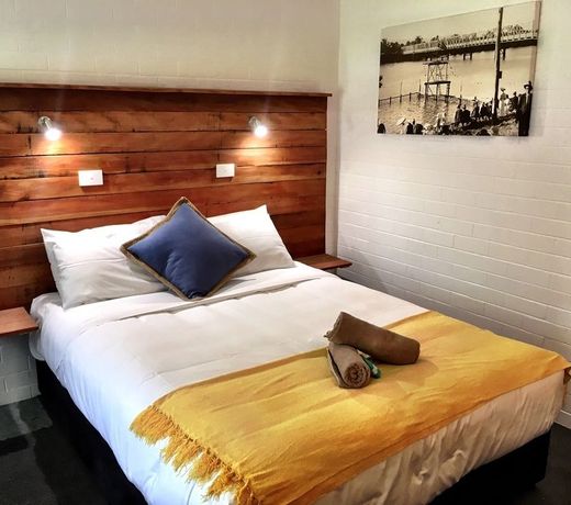 Pleasant Way River Lodge