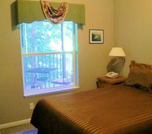 CREEKSIDE INN
