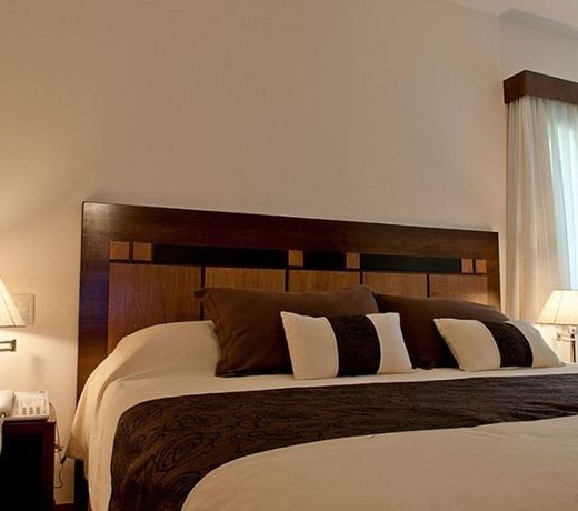 Camino Real Plaza Hotel