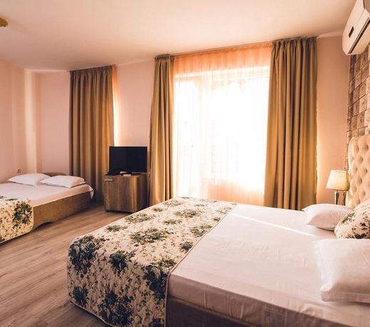 Avenue Deluxe Hotel