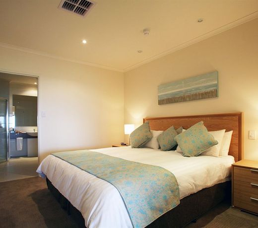Lady Bay Hotel