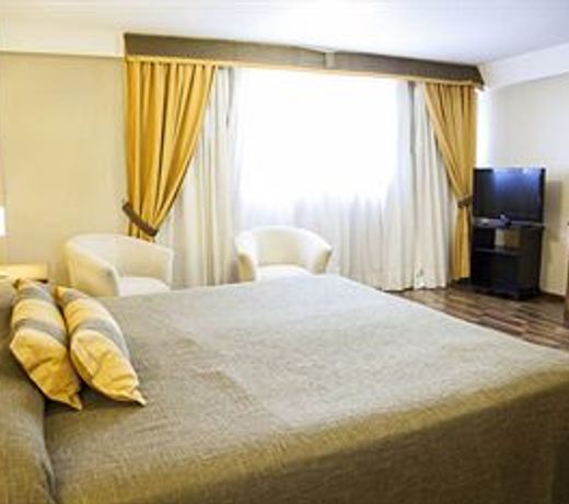 Tritone Hotel