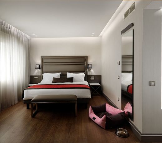 Holiday Suites