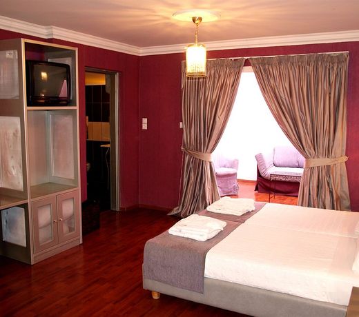 Delphi Art Hotel