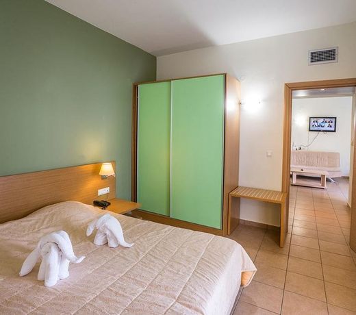 Athina Beach Hotel