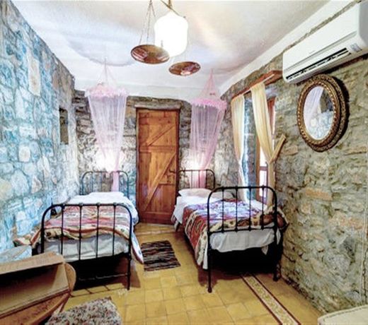 The Traditional Homes of Crete