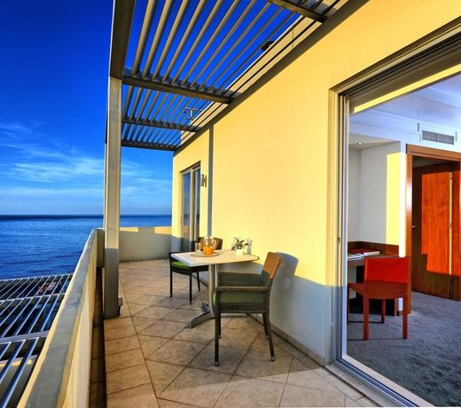 Atrion Hotel