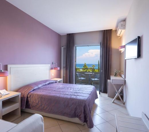 Delfinia Hotel