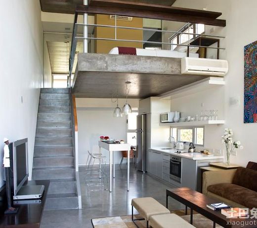 HOLLYWOOD SUITES & LOFT 1