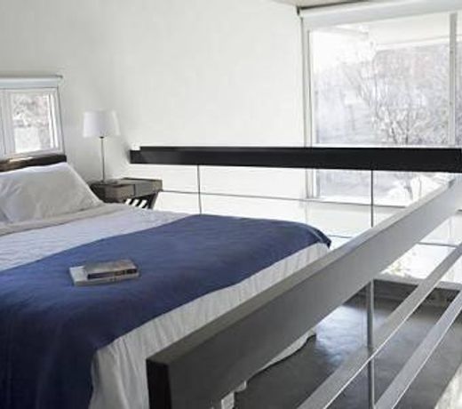 HOLLYWOOD SUITES & LOFT 1