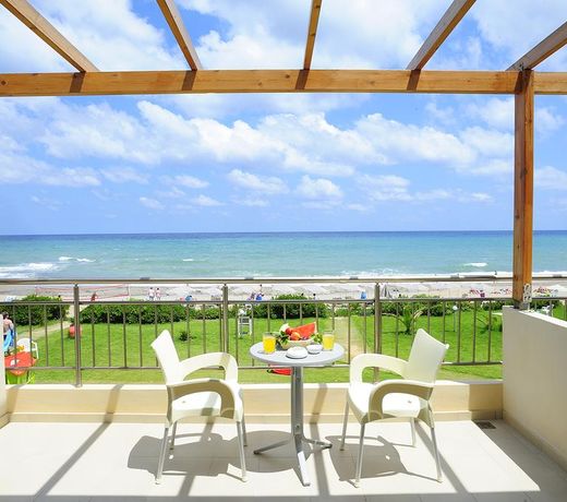 Maravel Star Art Hotel