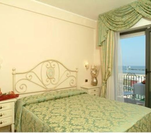 Hotel Bridge