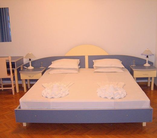 ADIS Holiday Inn Hotel
