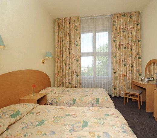 HUNGUEST HOTEL PLATANUS
