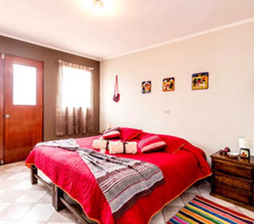 Pier 242 Miraflores B&B