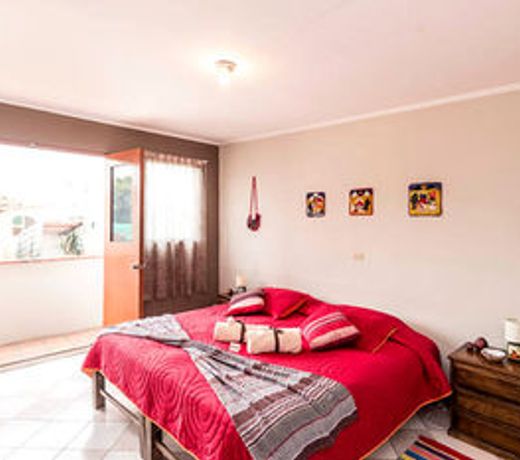 Pier 242 Miraflores B&B