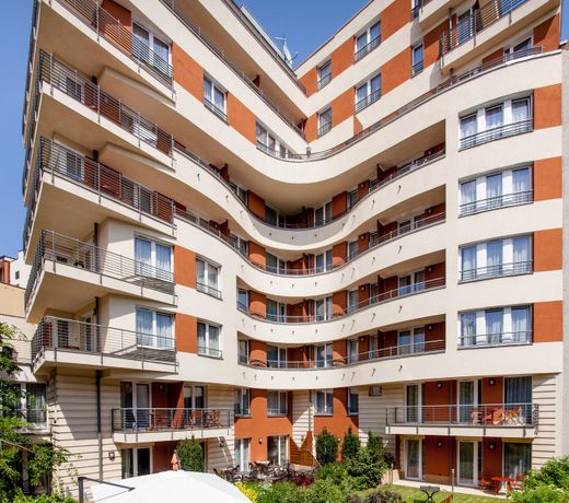 Escala Hotel & Suites
