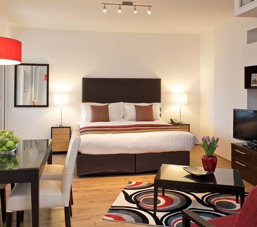Escala Hotel & Suites