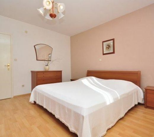 Apartment Pucisca 46