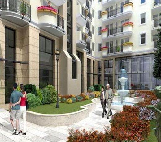 Queen's Court Hotel & Residence