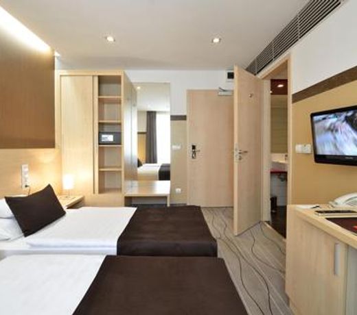 Promenade City Hotel