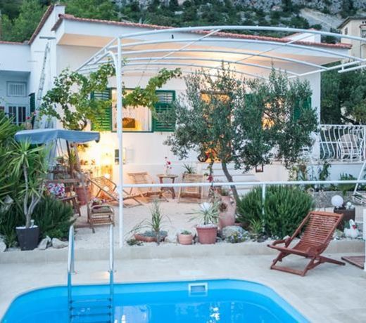 HOLIDAY HOME ANA