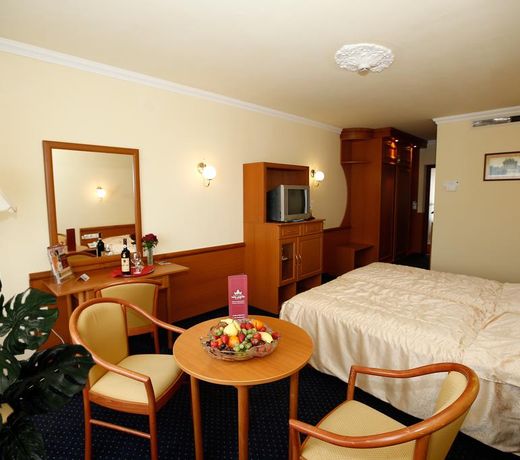 Hotel Korona Wellness, Rendezvény és Borszálloda