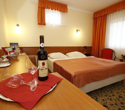 Hotel Korona Wellness, Rendezvény és Borszálloda