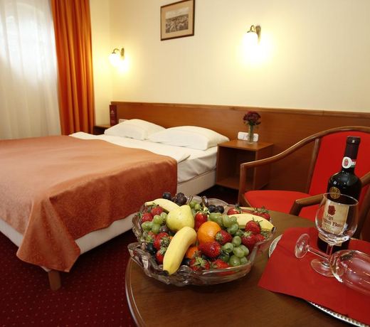 Hotel Korona Wellness, Rendezvény és Borszálloda